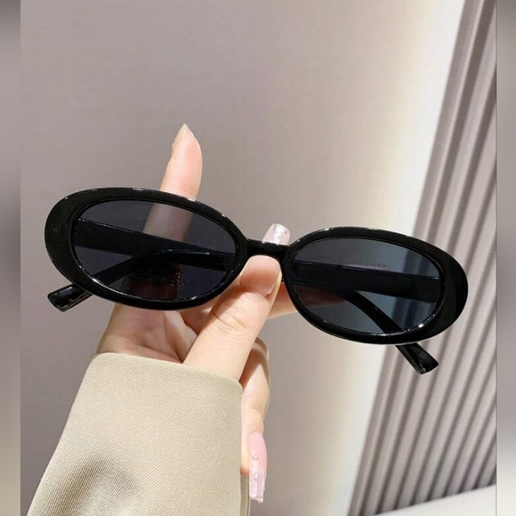 Vintage Style Small Black Oval Frames | Men And Women Plastic Classic Sunglasses - Picture 2 of 4